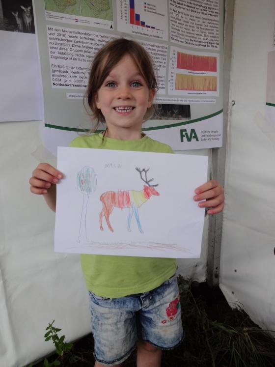 Mila mit ihrem "Gewinnerhirsch" © FVA Mila mit ihrem "Gewinnerhirsch"