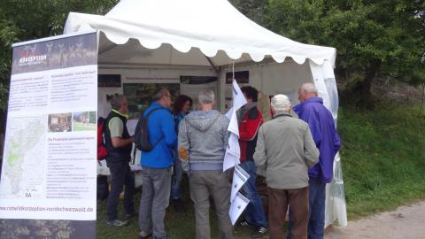 Der Infostand Rotwildkonzeption Nordschwarzwald © FVA Der Infostand Rotwildkonzeption Nordschwarzwald